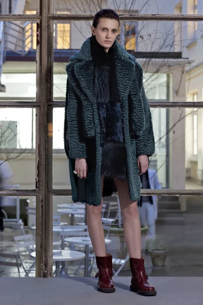 Look 19
